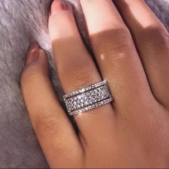 New 925 sterling silver stacked wide diamond ring - Picture 2 of 3